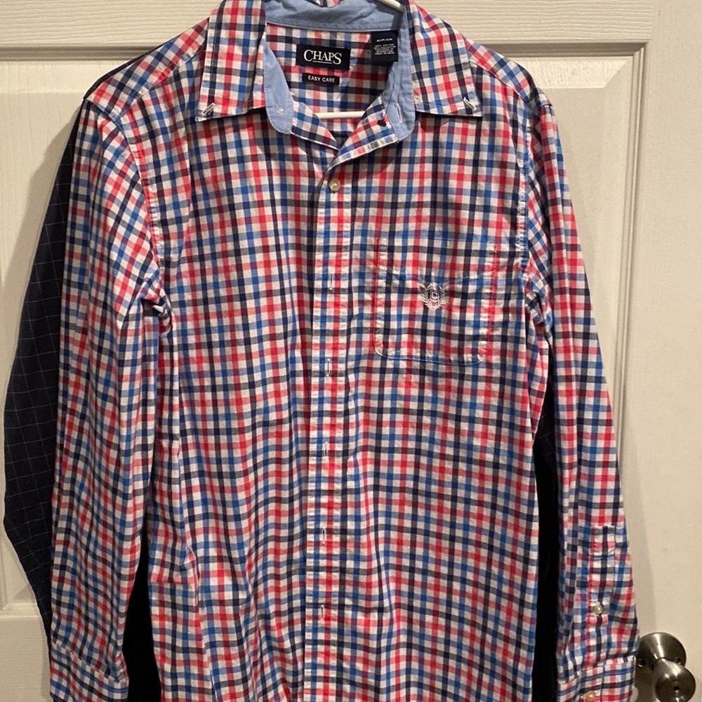 CHAPS long sleeve button up casual shirt size small has all the buttons